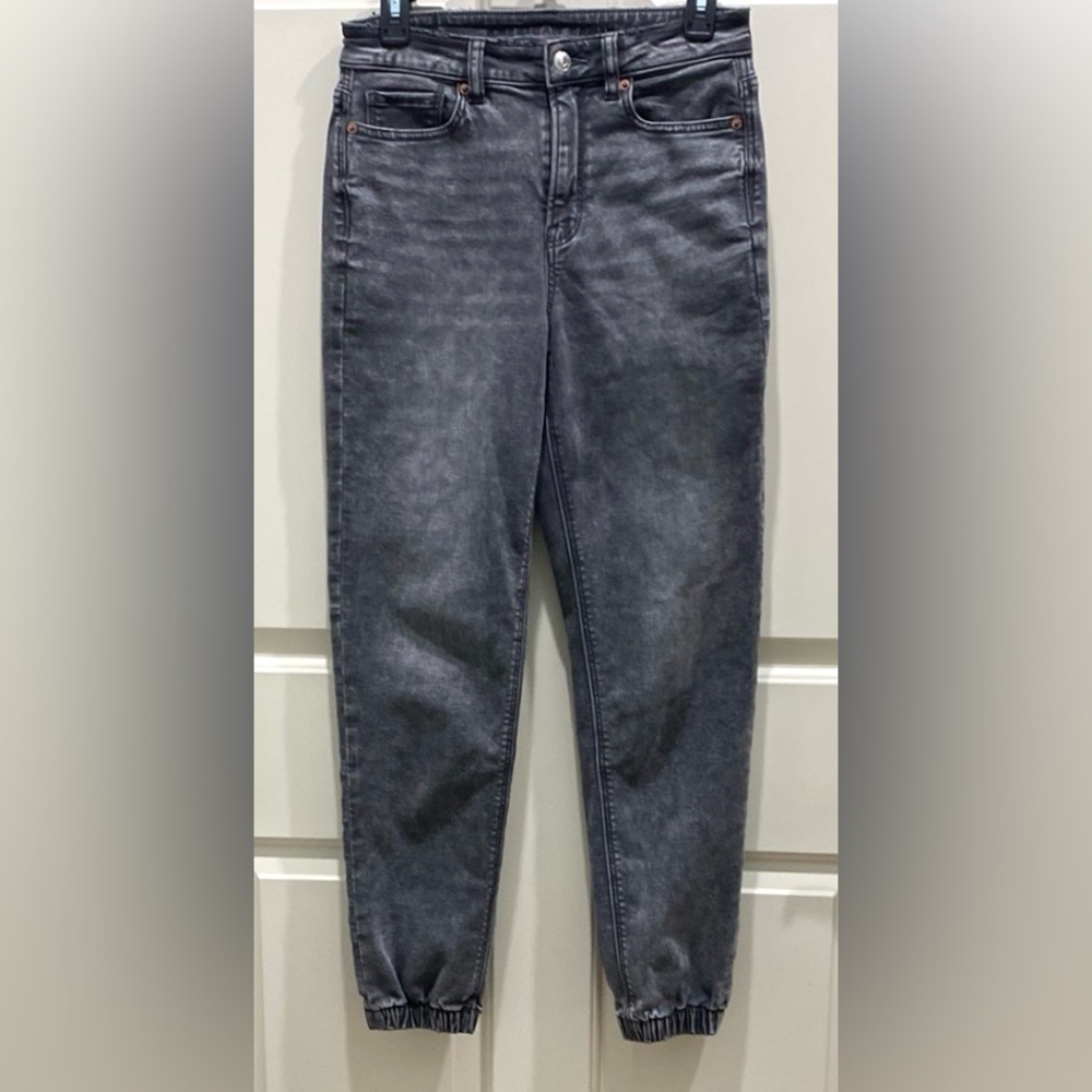 American Eagle Cozy Next Level Stretch Black SZ 4 Mom Jogger Stone Washed Jeans